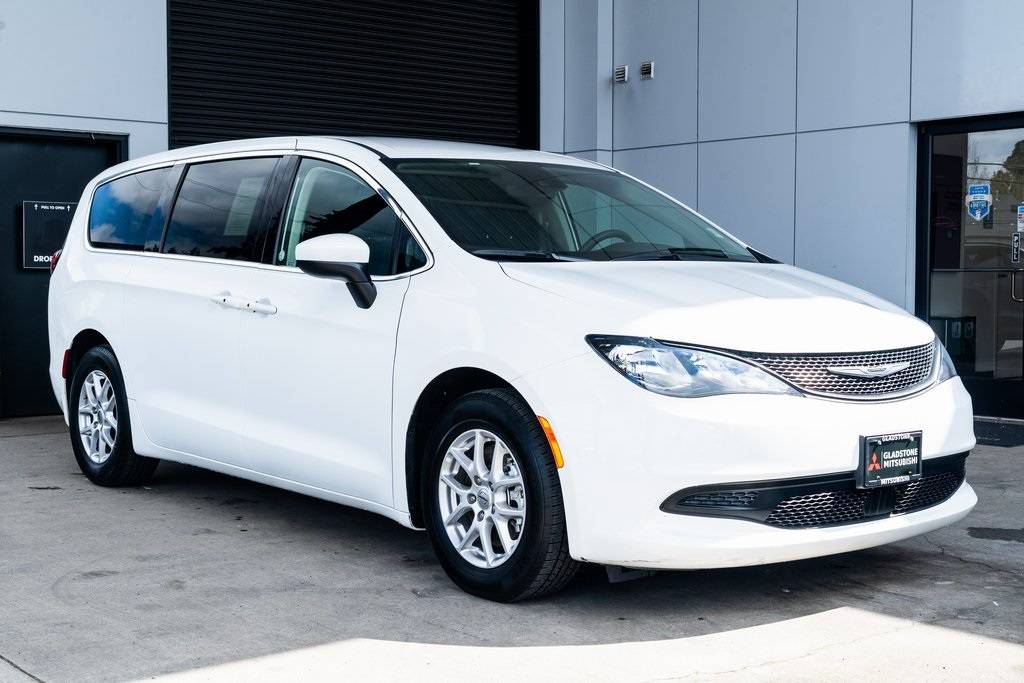 2023 Chrysler Voyager LX — Minivan — 54,146 mi — Milwaukie, OR