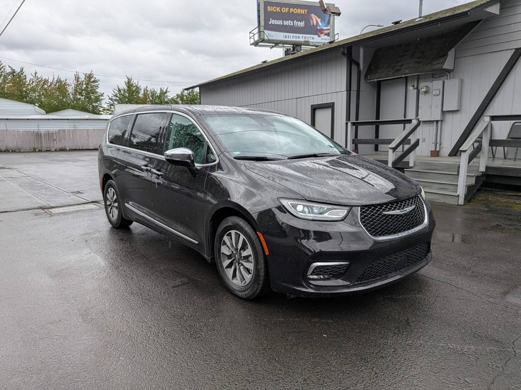 2023 Chrysler Pacifica Hybrid Limited — Minivan — 46,410 mi — Milwaukie, OR