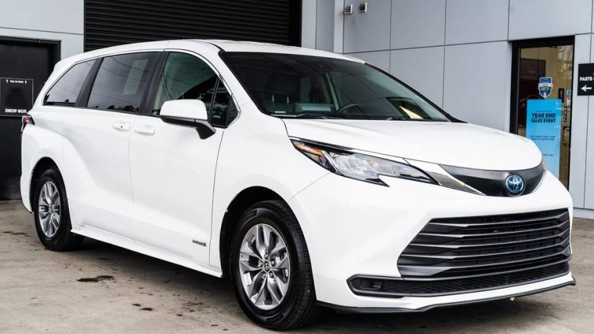 2021 Toyota Sienna LE — Minivan — 47,230 mi — Milwaukie, OR