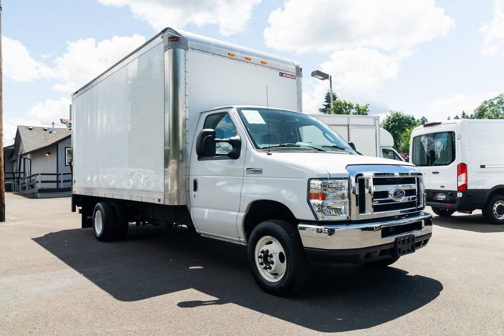 2017 Ford E-Series Cutaway E-450 — Chassis Cab Truck — 10,082 mi — Milwaukie, OR