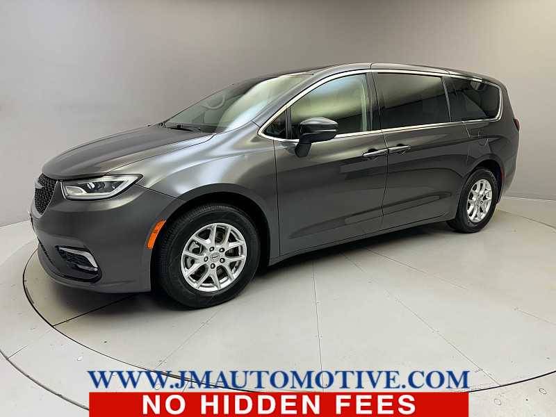 2023 Chrysler Pacifica Touring L — Minivan — 48,577 mi — Naugatuck, CT
