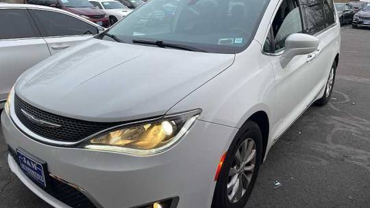 2017 Chrysler Pacifica Touring L — Minivan — 57,605 mi — Naugatuck, CT