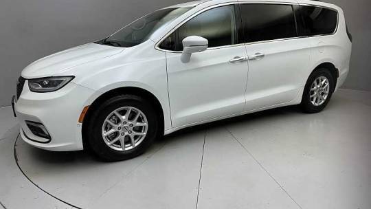 2021 Chrysler Pacifica Touring L — Minivan — 48,092 mi — Naugatuck, CT