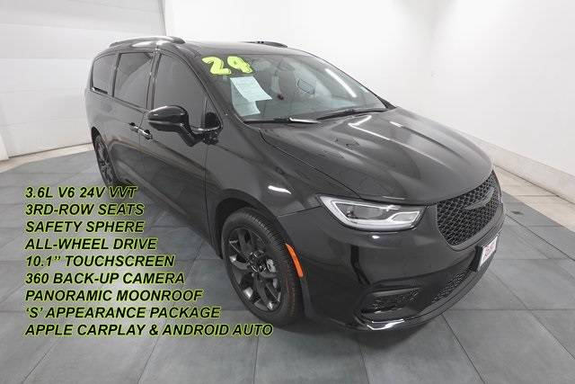 2024 Chrysler Pacifica Touring L — Minivan — 9,772 mi — Elmhurst, IL