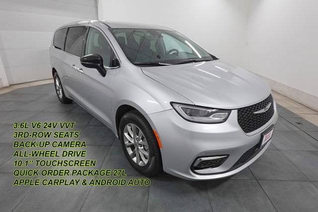 2024 Chrysler Pacifica Touring L — Minivan — 27,493 mi — Elmhurst, IL