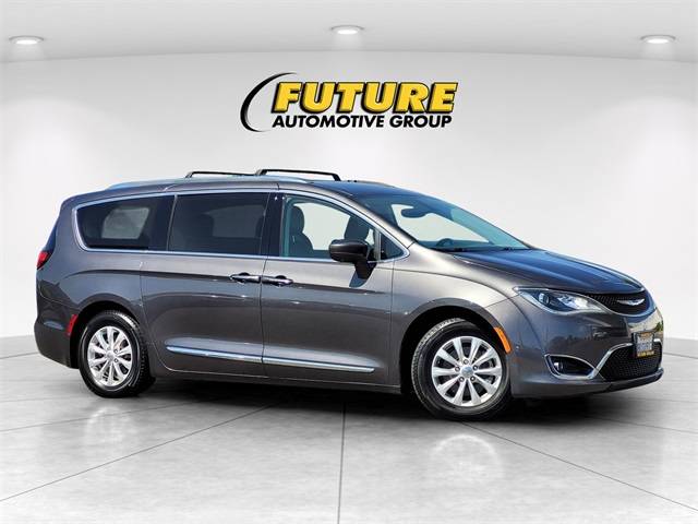 2018 Chrysler Pacifica Touring L — Minivan — 90,156 mi — Roseville, CA