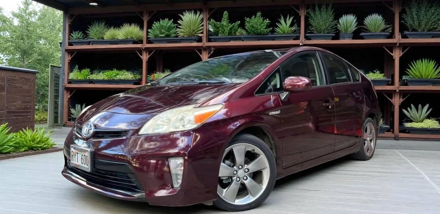 2013 Toyota Prius Three — Sedan — 83,252 mi — Waipahu, HI