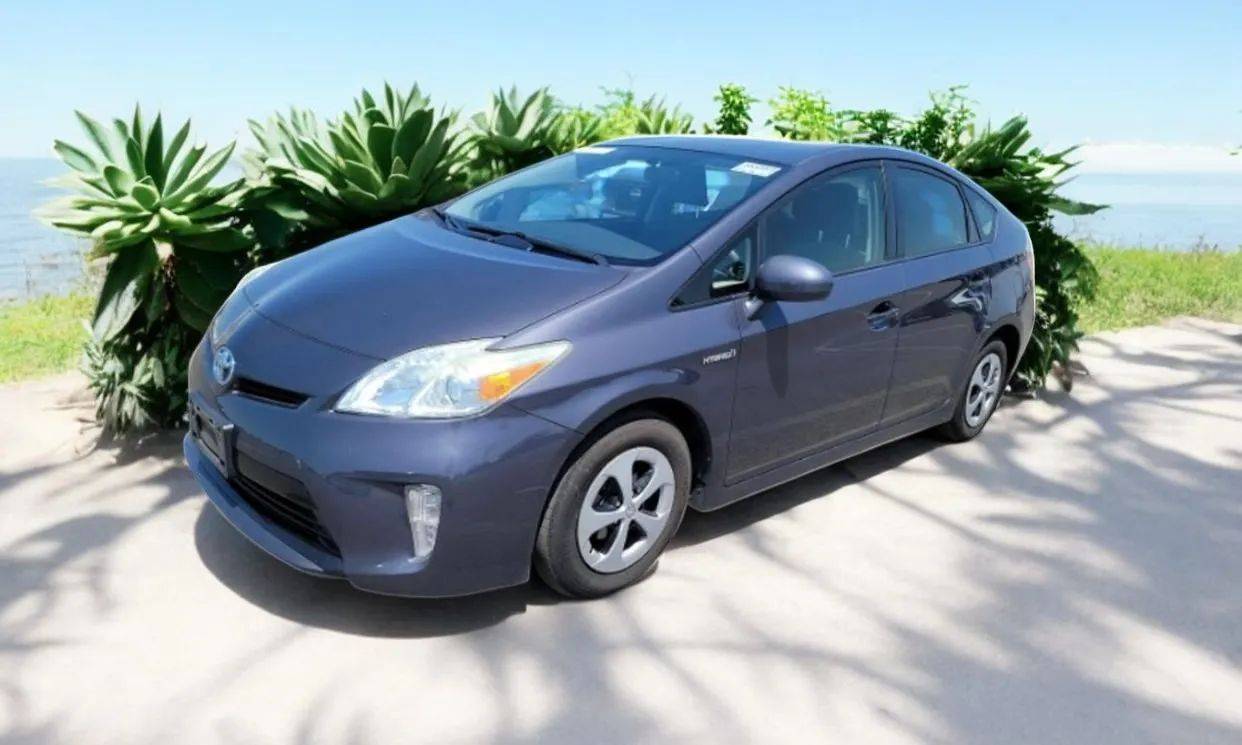 2015 Toyota Prius Two — Hatchback — 155,476 mi — Waipahu, HI