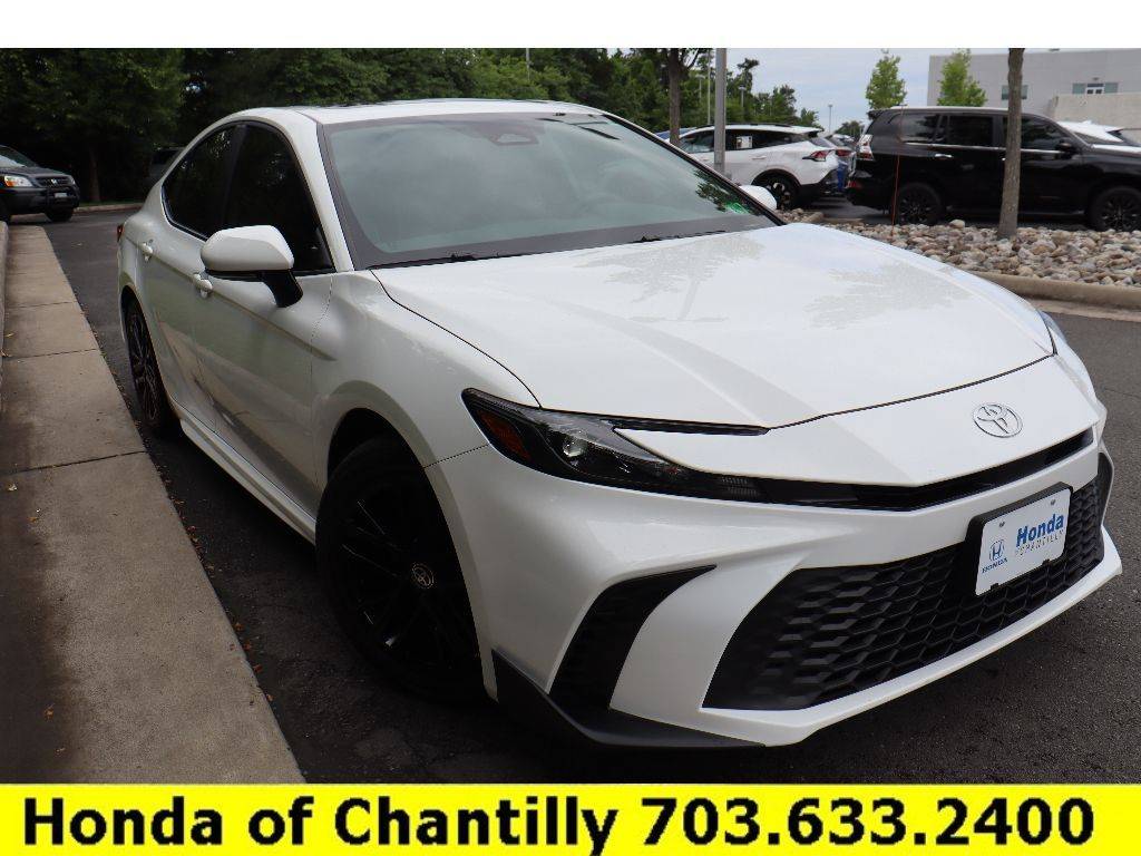 2025 Toyota Camry SE — Sedan — 4,934 mi — Chantilly, VA