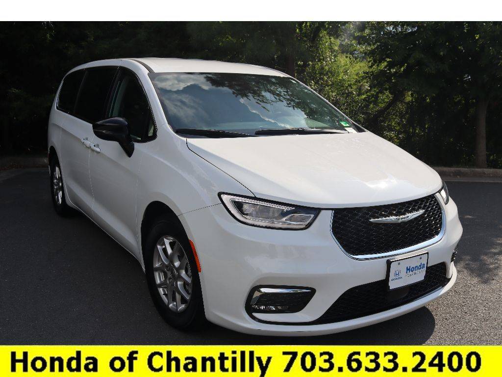 2024 Chrysler Pacifica Touring L — Minivan — 6,344 mi — Chantilly, VA