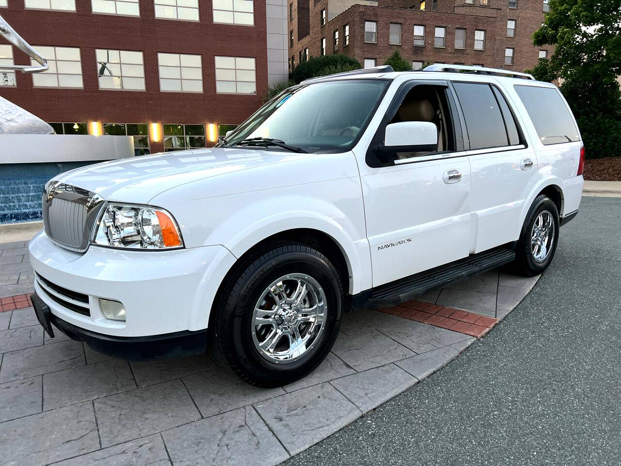 2005 Lincoln Navigator Luxury — SUV — 220,029 mi — Burlington, NC