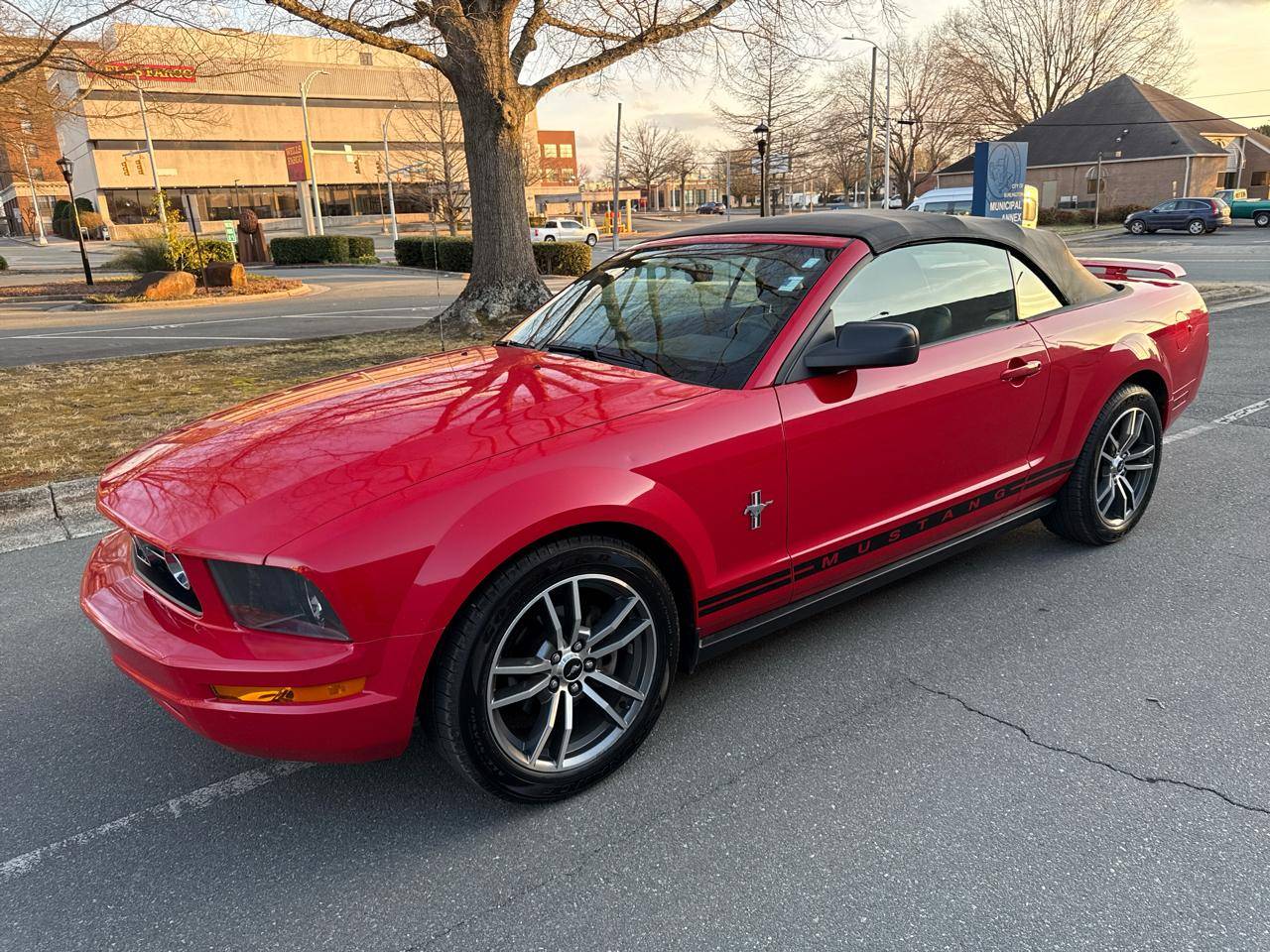 2005 Ford Mustang Deluxe