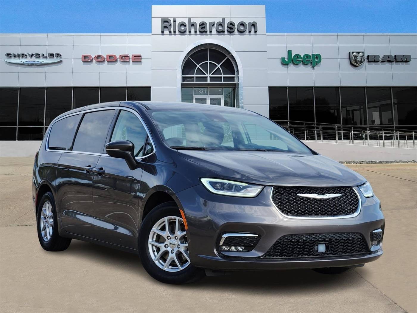 2023 Chrysler Pacifica Touring L — Minivan — 55,155 mi — Richardson, TX