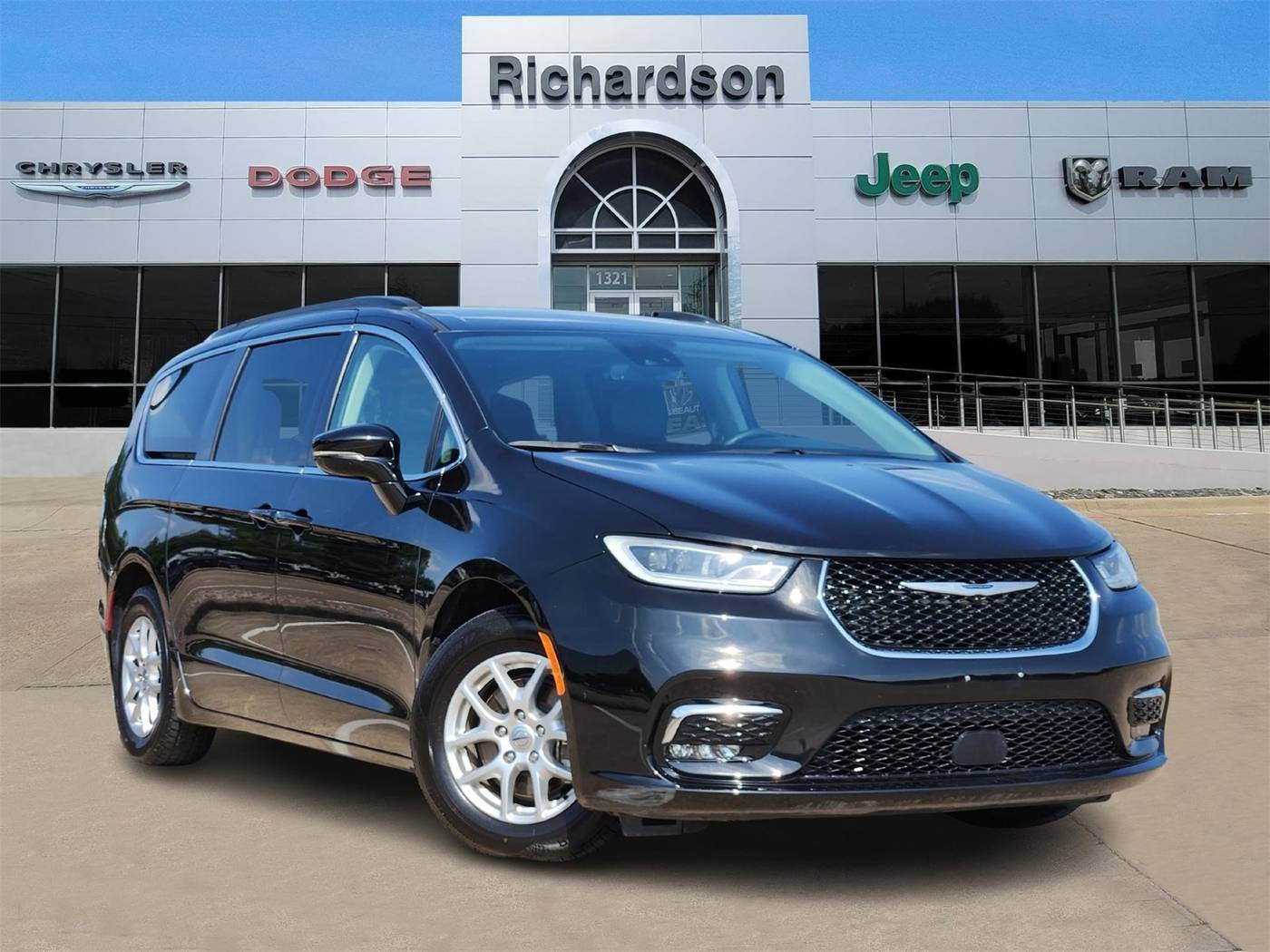 2022 Chrysler Pacifica Touring L — Minivan — 57,352 mi — Richardson, TX