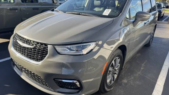 2022 Chrysler Pacifica Hybrid Touring L — Minivan — 68,807 mi — Kissimmee, FL