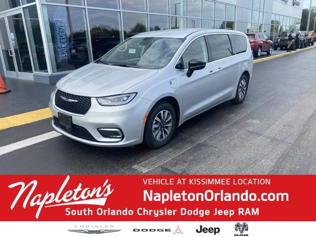 2024 Chrysler Pacifica Hybrid Select — Minivan — 57,929 mi — Kissimmee, FL