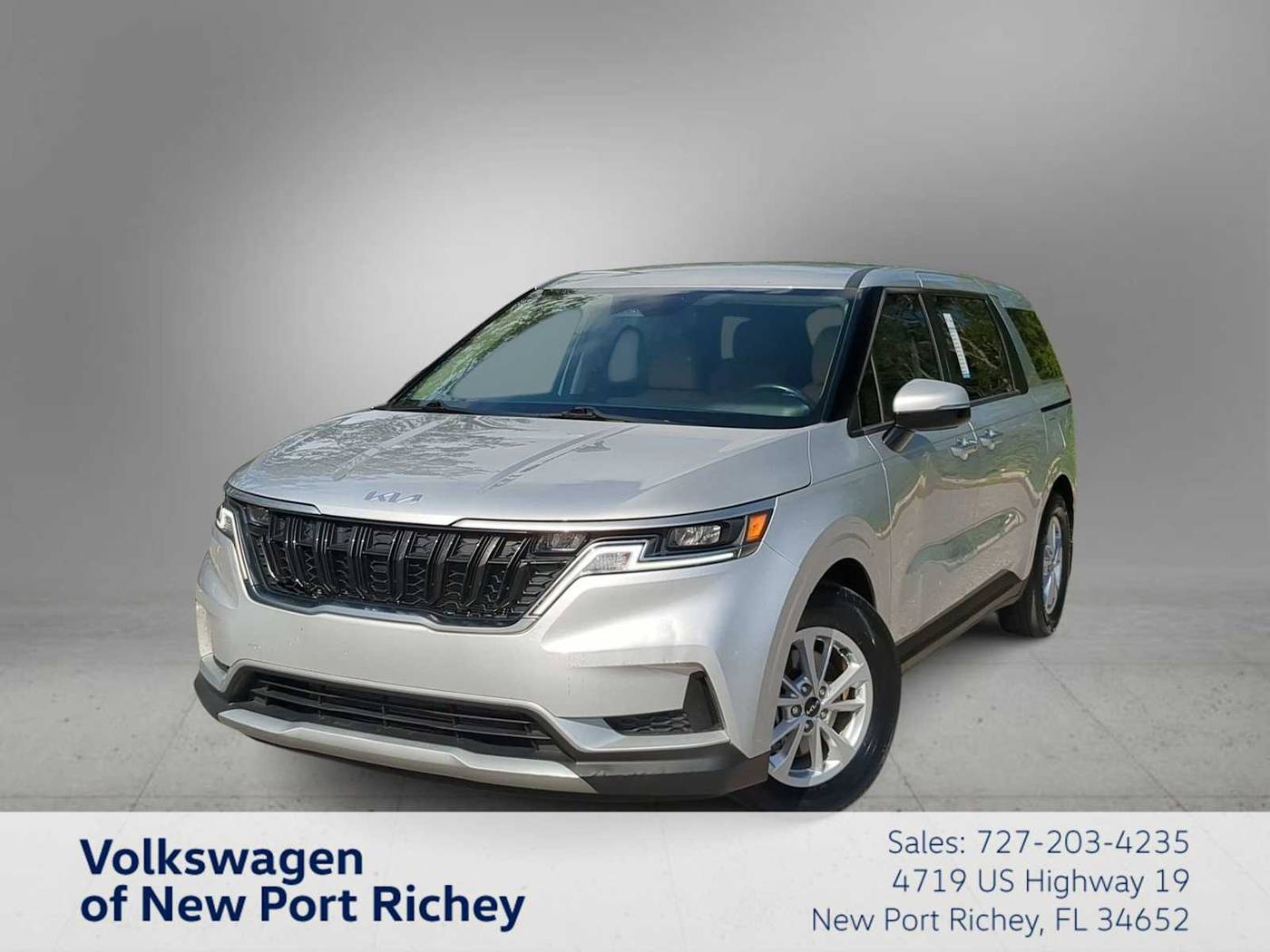 2023 Kia Carnival LXS — Minivan — 18,220 mi — New Port Richey, FL