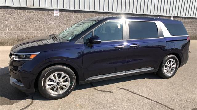2024 Kia Carnival LXS — Minivan — 19,703 mi — rochester, NY