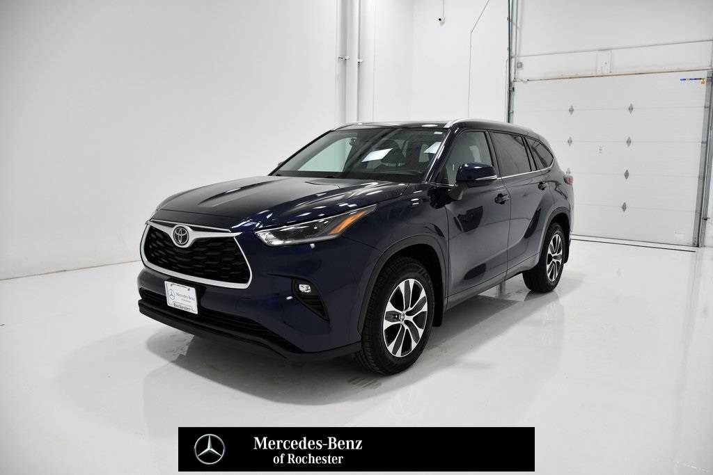 2021 Toyota Highlander XLE — SUV — 32,100 mi — Rochester, MN