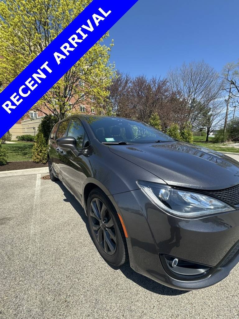 2018 Chrysler Pacifica Touring Plus — Minivan — 77,569 mi — Lincolnwood, IL