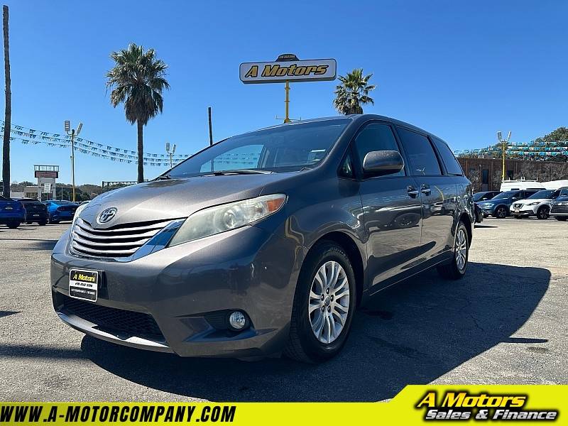 2017 Toyota Sienna XLE — Minivan — 126,964 mi — San Antonio, TX