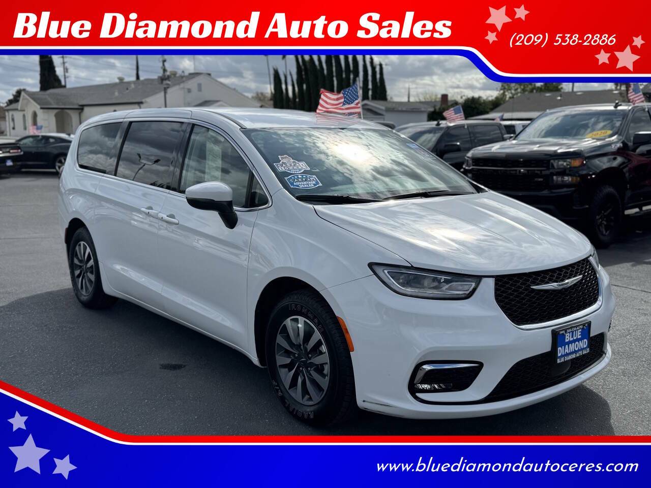 2023 Chrysler Pacifica Hybrid Touring L — Minivan — 57,430 mi — Ceres, CA
