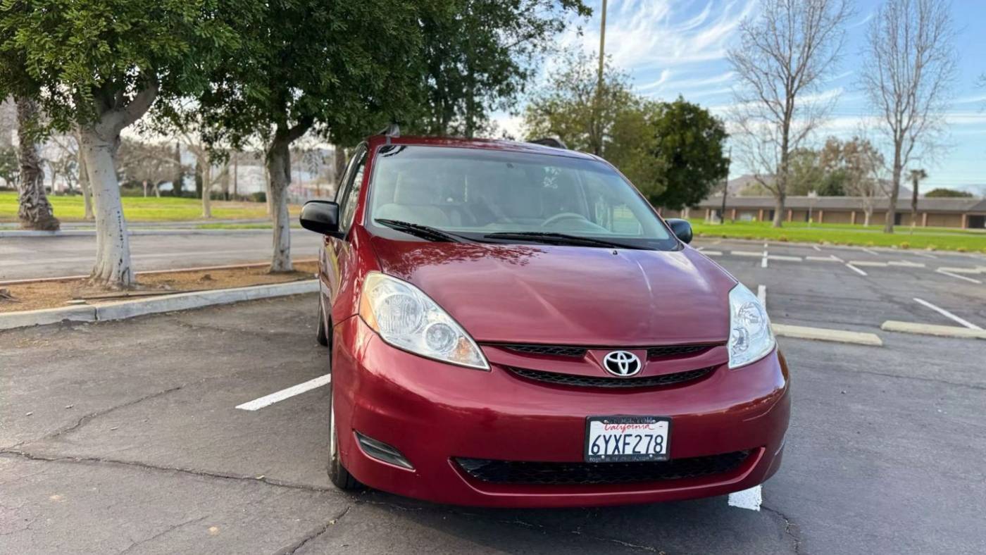 2009 Toyota Sienna LE — Minivan — 115,165 mi — Riverside, CA