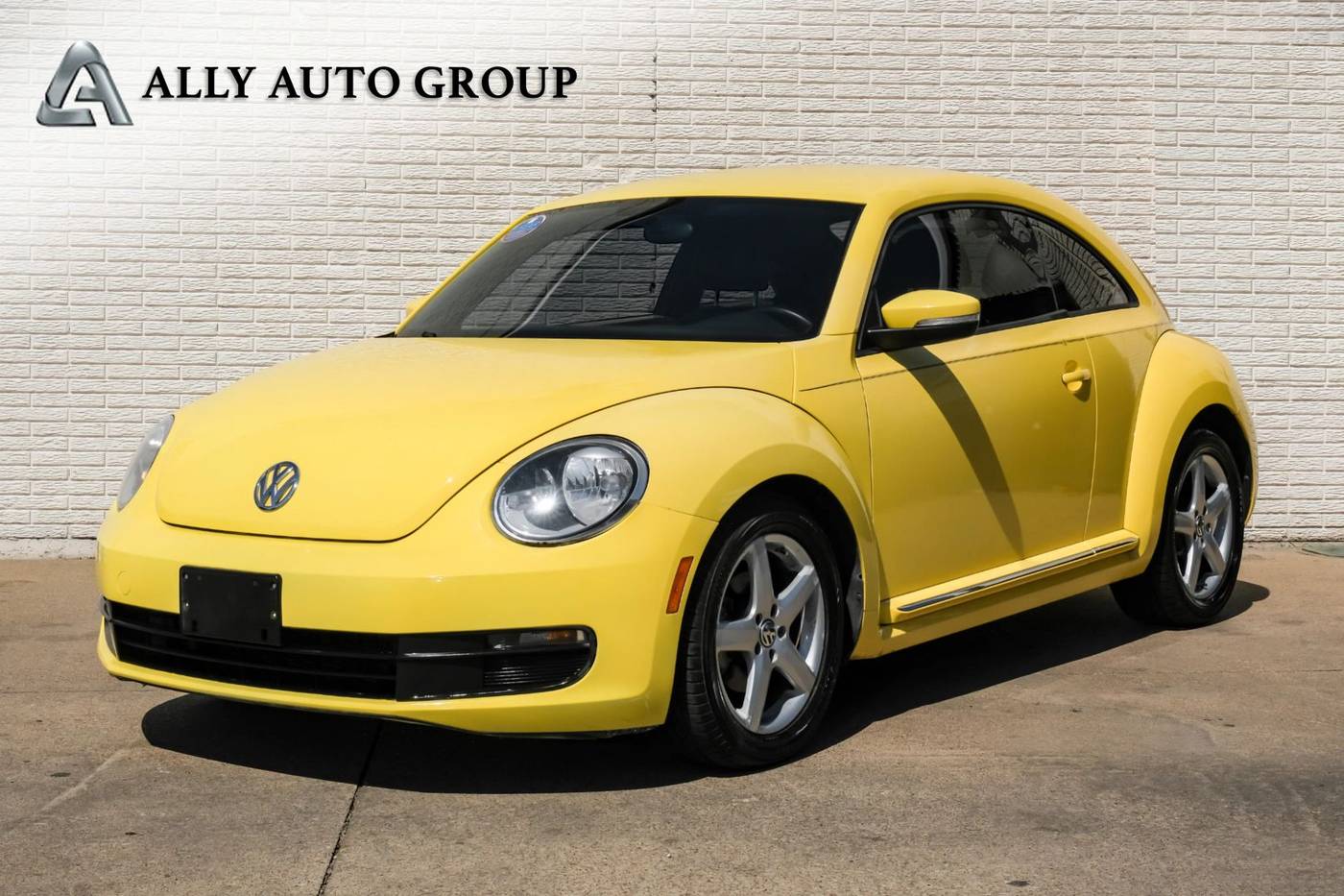 2013 Volkswagen Beetle 2.5 — Hatchback — 111,124 mi — Addison, TX