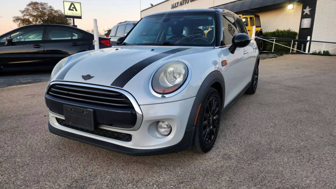 2017 MINI Hardtop Cooper — Hatchback — 82,915 mi — Addison, TX