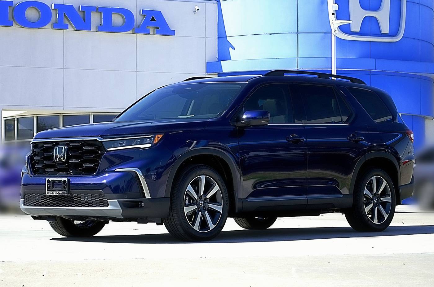 2025 Honda Pilot Touring — SUV — 1,000 mi — Denton, TX
