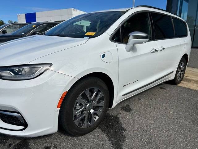 2022 Chrysler Pacifica Hybrid Pinnacle — Minivan — 20,545 mi — Silver Spring, MD