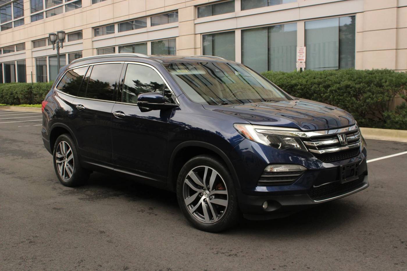 2017 Honda Pilot Touring — SUV — 118,639 mi — Arlington, VA