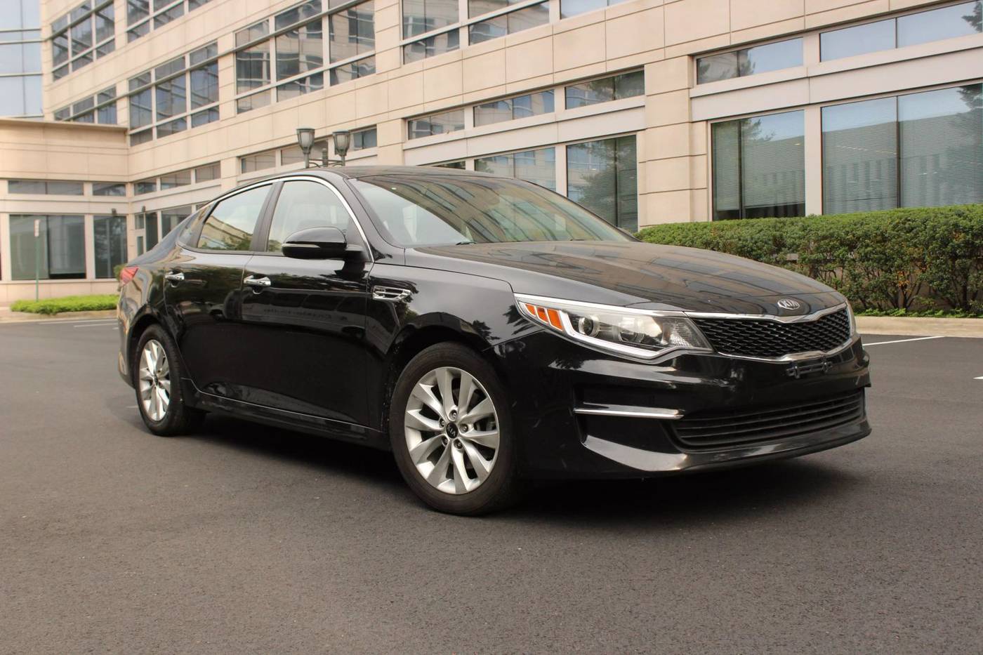 2018 Kia Optima LX — Sedan — 132,067 mi — Arlington, VA