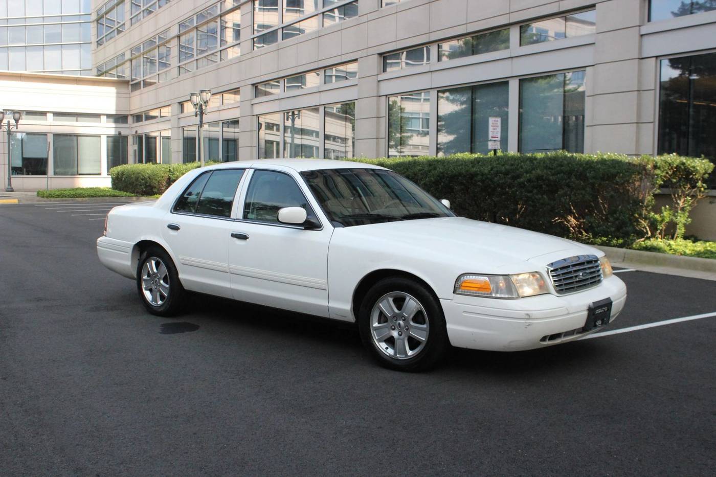 2011 Ford Crown Victoria LX — Sedan — 129,183 mi — Arlington, VA