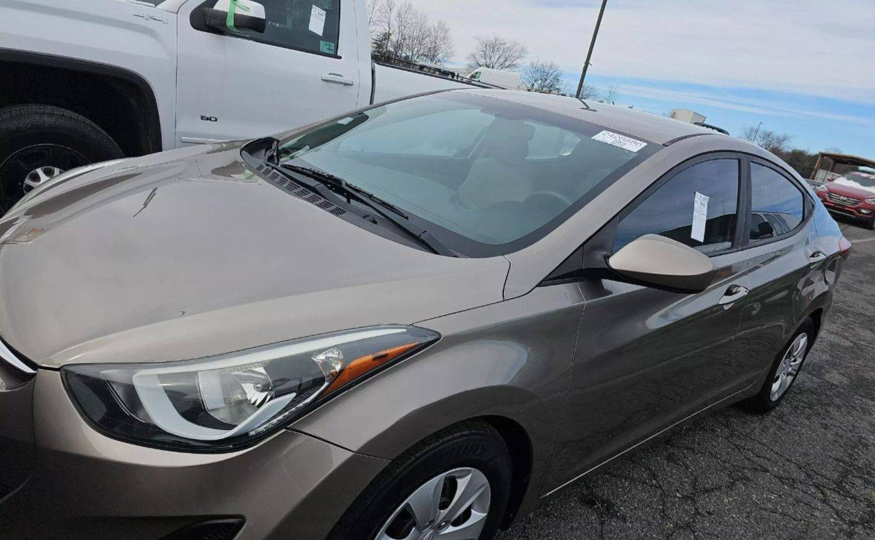 2016 Hyundai Elantra SE — Sedan — 75,890 mi — Arlington, VA