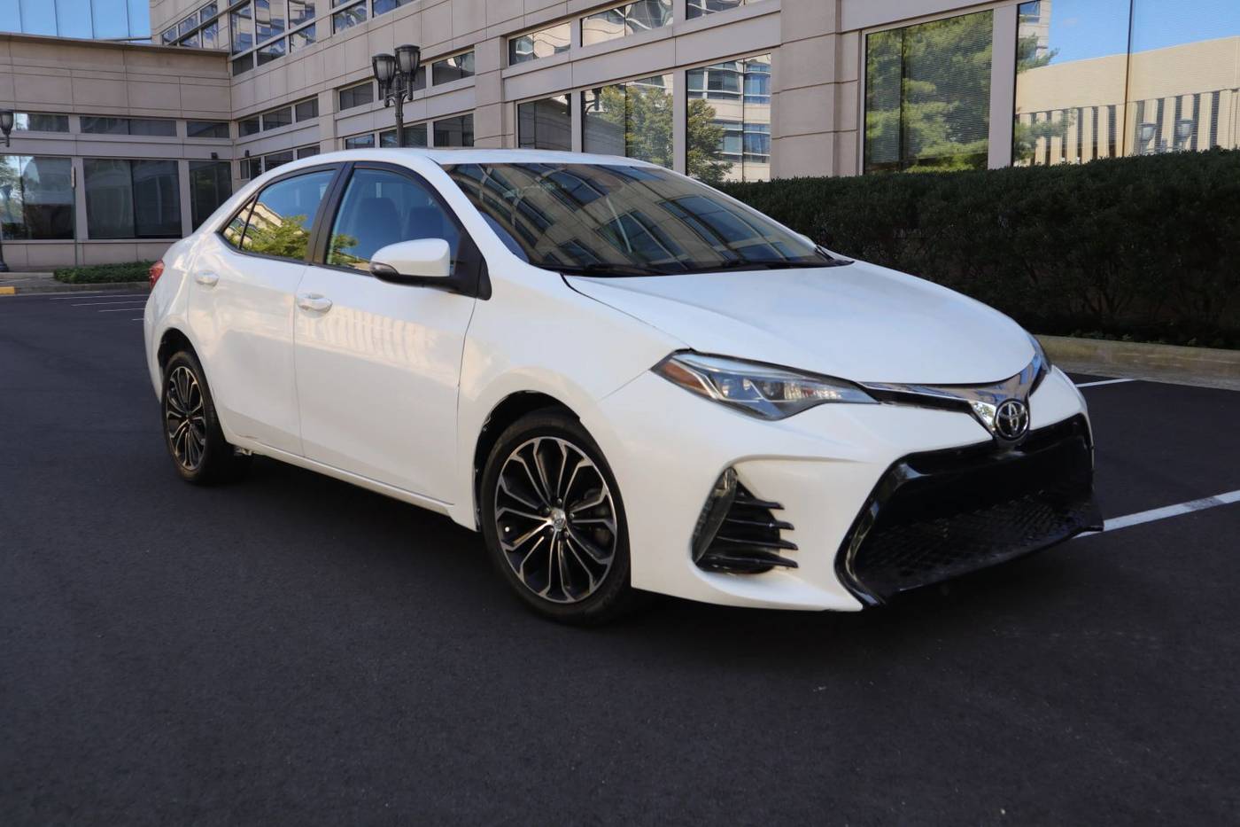 2018 Toyota Corolla SE — Sedan — 122,610 mi — Arlington, VA