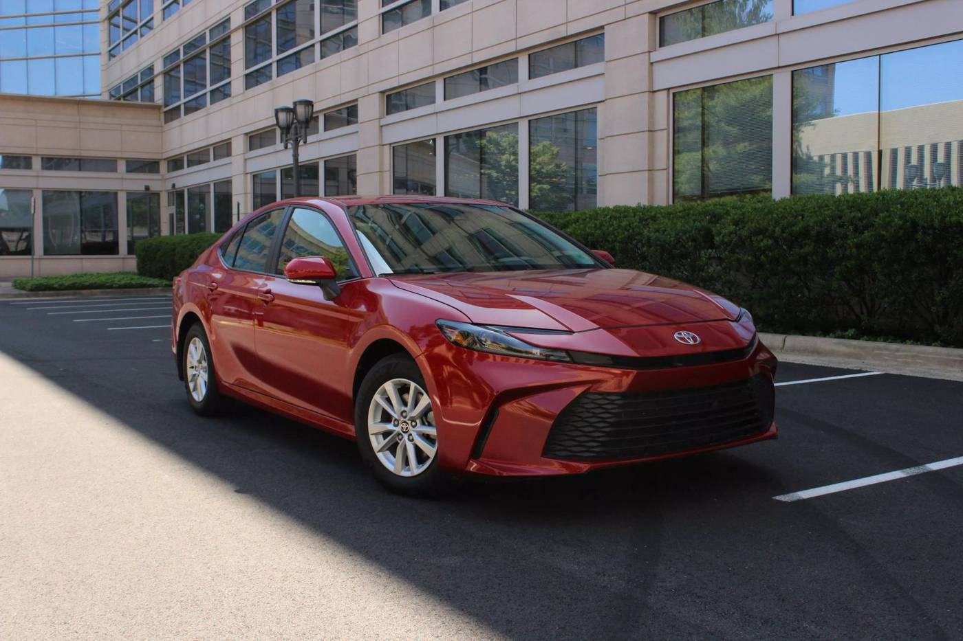 2025 Toyota Camry LE — Sedan — 2,471 mi — Arlington, VA