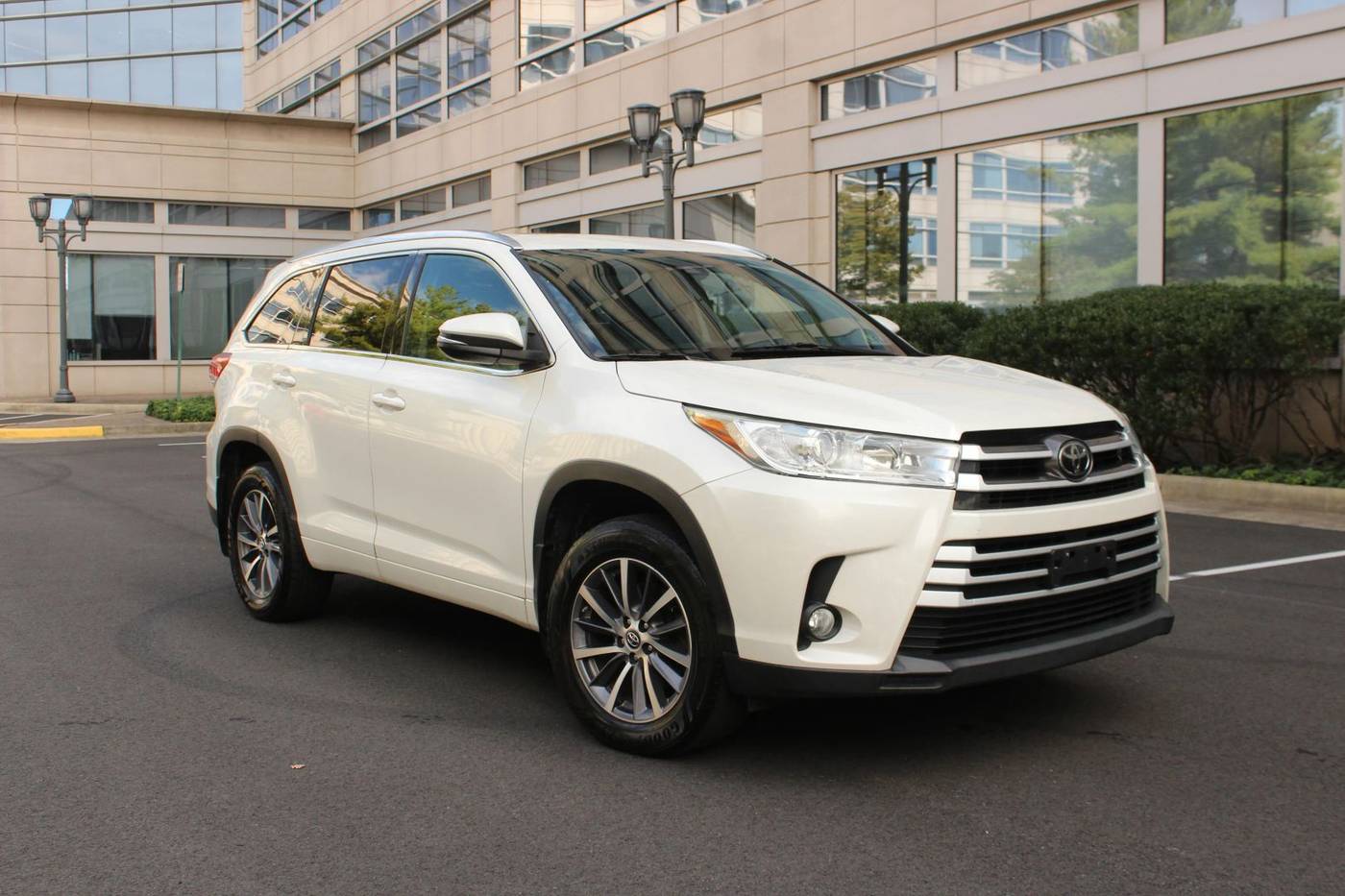 2017 Toyota Highlander XLE — SUV — 105,731 mi — Arlington, VA