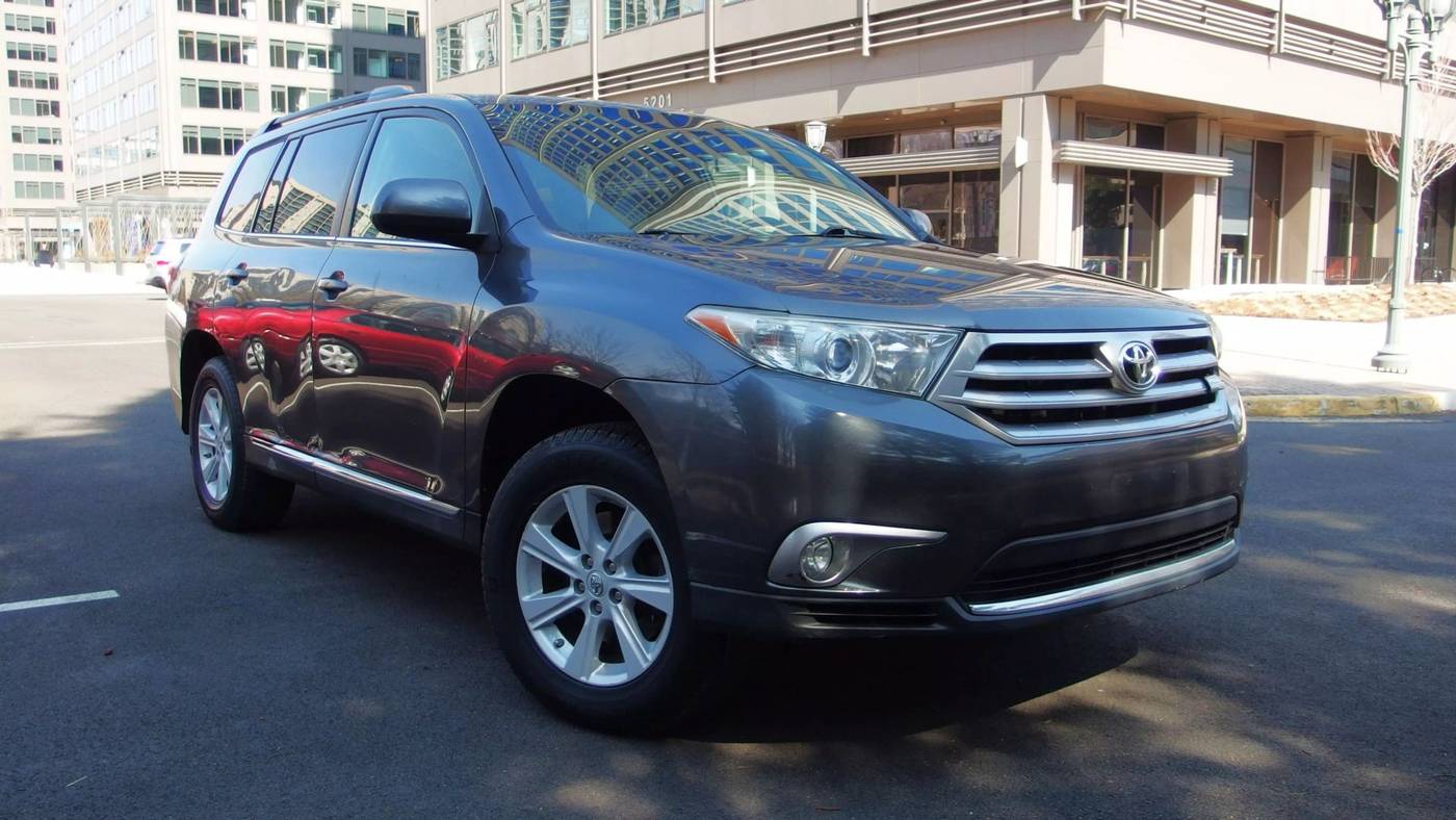 2013 Toyota Highlander SE V6 — SUV — 131,916 mi — Arlington, VA