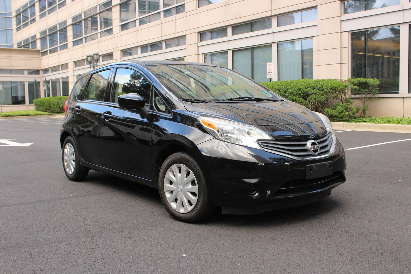 2016 Nissan Versa 1.6 SV — Hatchback — 108,764 mi — Arlington, VA