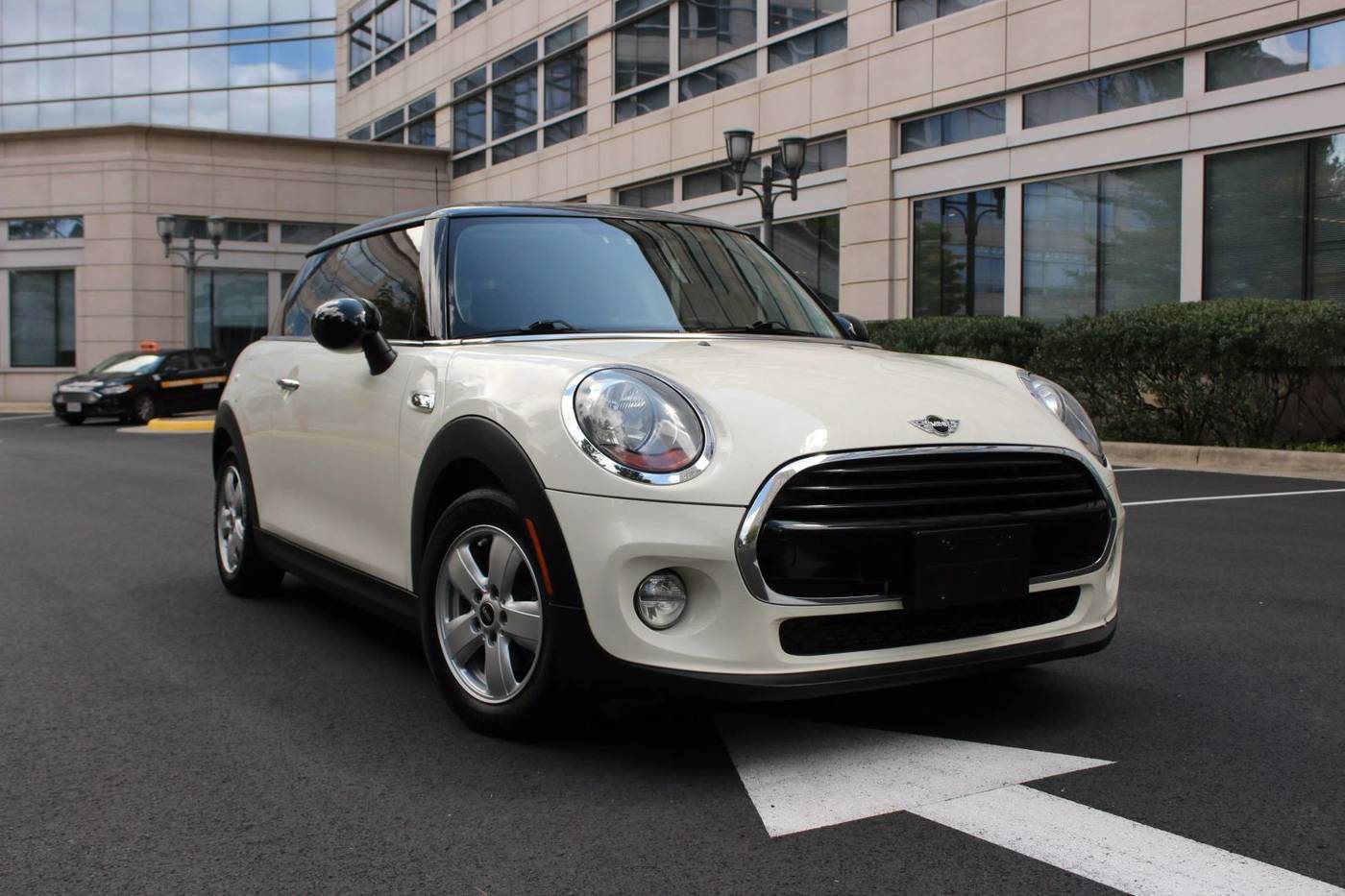 2017 MINI Hardtop Cooper — Hatchback — 82,885 mi — Arlington, VA