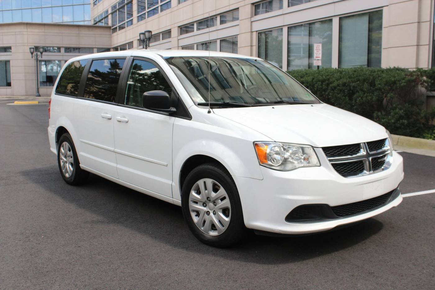 2016 Dodge Grand Caravan SE — Minivan — 134,588 mi — Arlington, VA