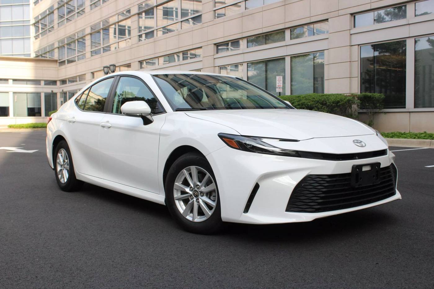 2025 Toyota Camry LE — Sedan — 15,292 mi — Arlington, VA