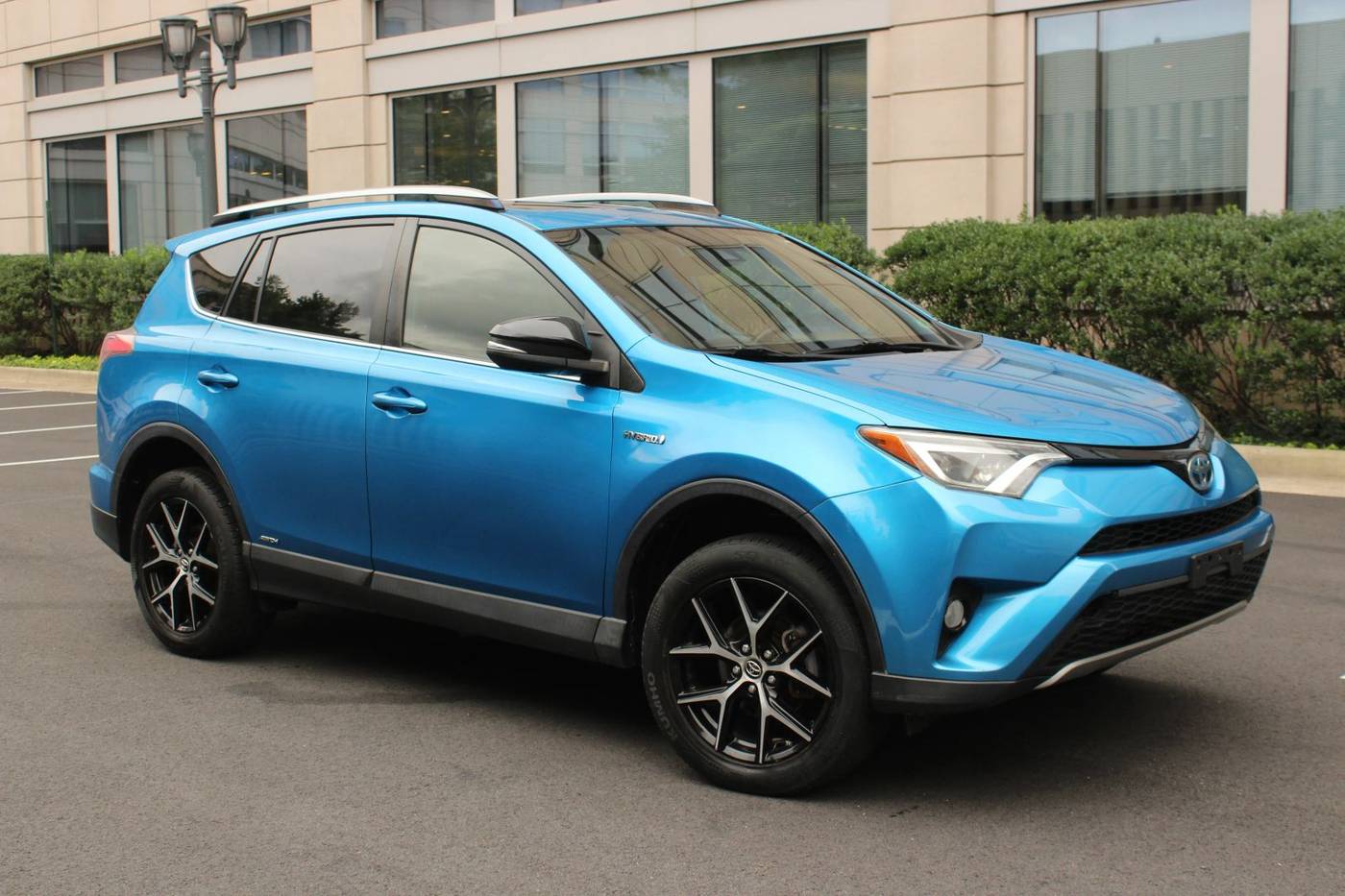 2017 Toyota RAV4 Hybrid SE — SUV — 120,504 mi — Arlington, VA