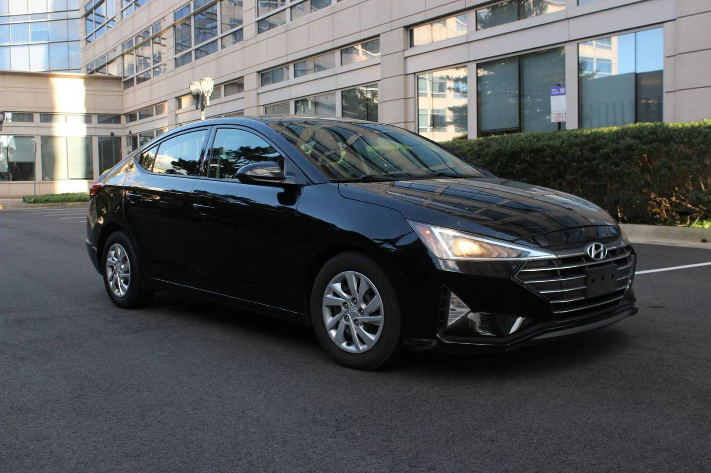 2019 Hyundai Elantra SE — Sedan — 93,017 mi — Arlington, VA