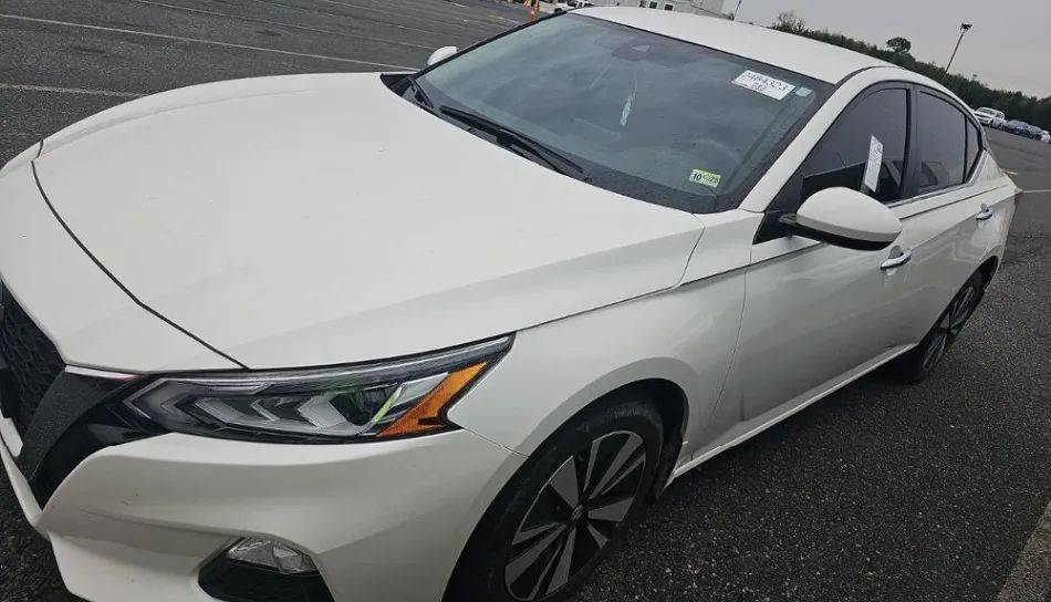 2022 Nissan Altima SV — Sedan — 15,651 mi — Arlington, VA