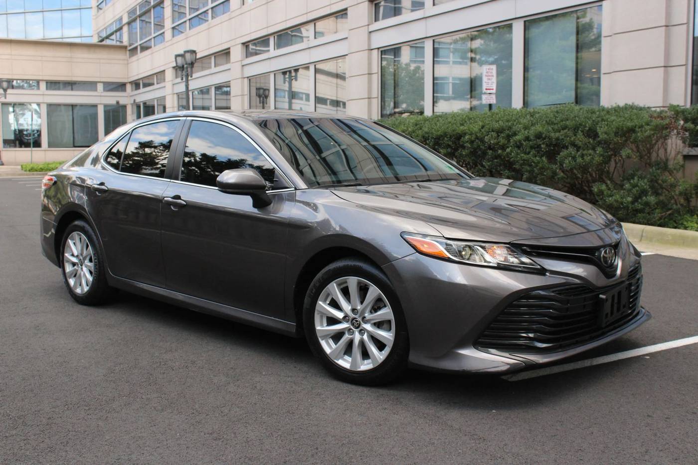 2020 Toyota Camry LE — Sedan — 92,811 mi — Arlington, VA