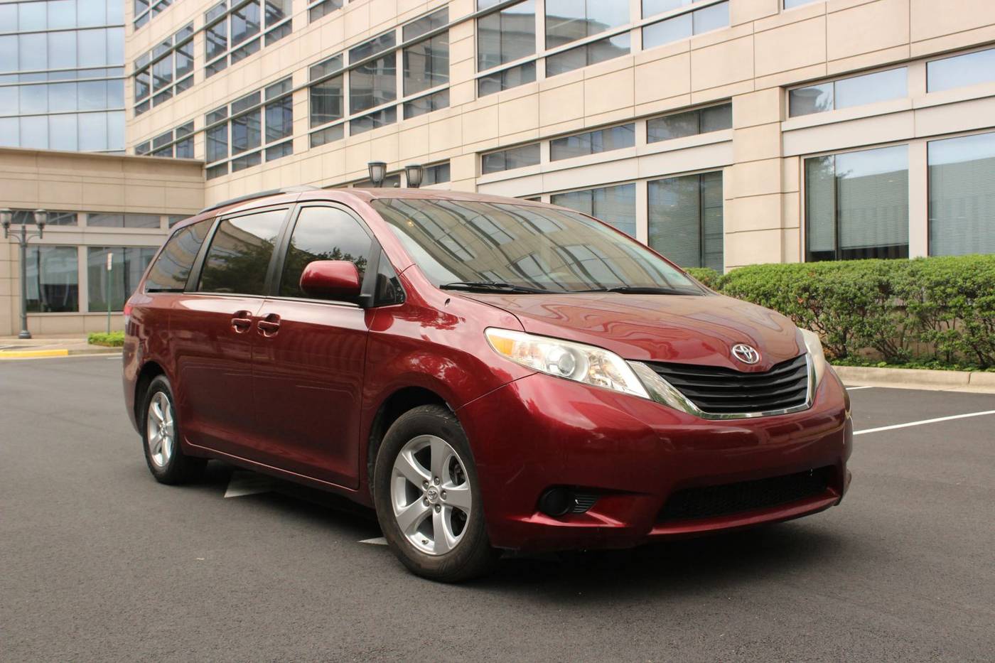 2013 Toyota Sienna LE — Minivan — 170,018 mi — Arlington, VA