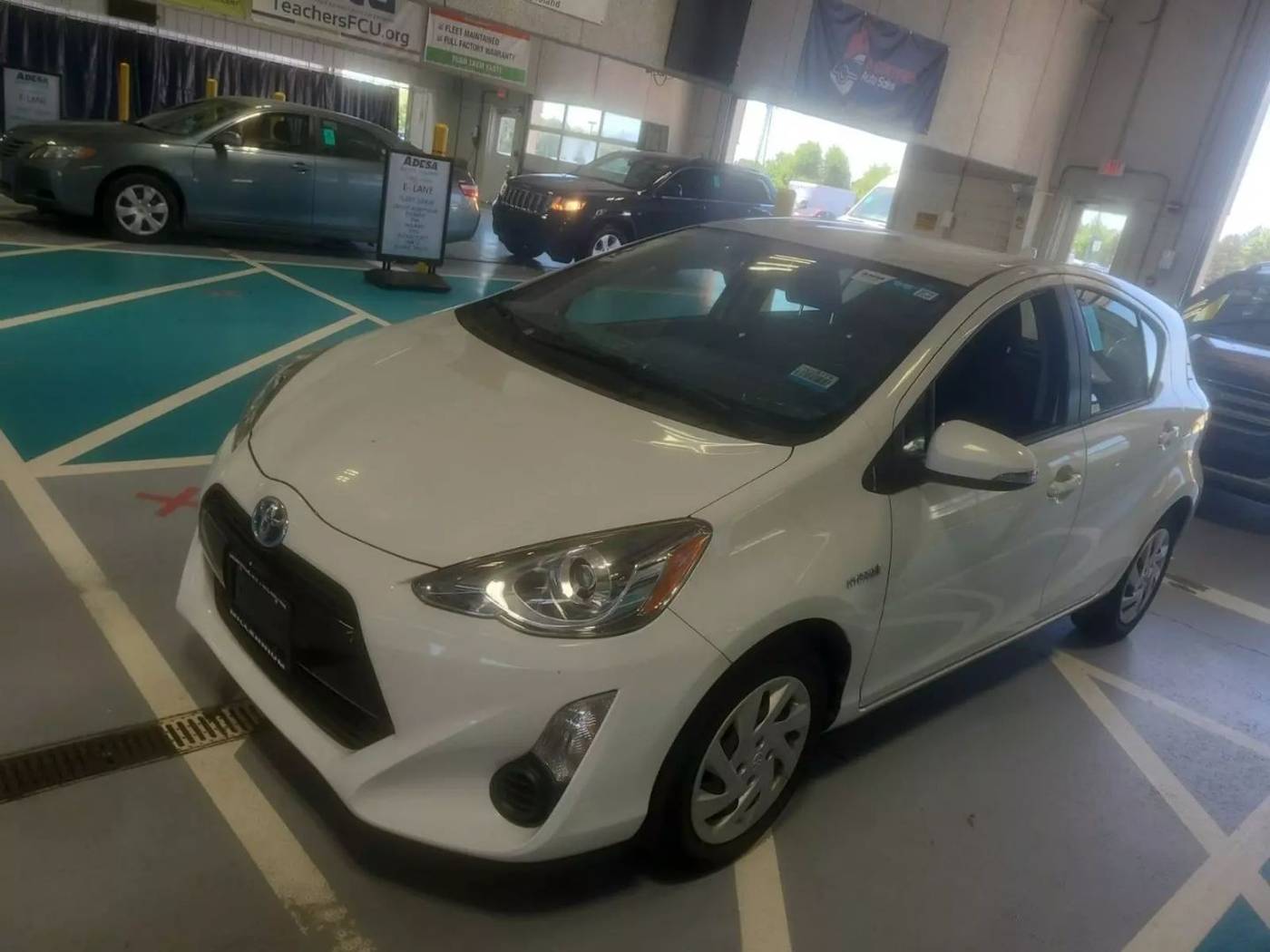 2015 Toyota Prius c Three — Hatchback — 46,080 mi — Arlington, VA