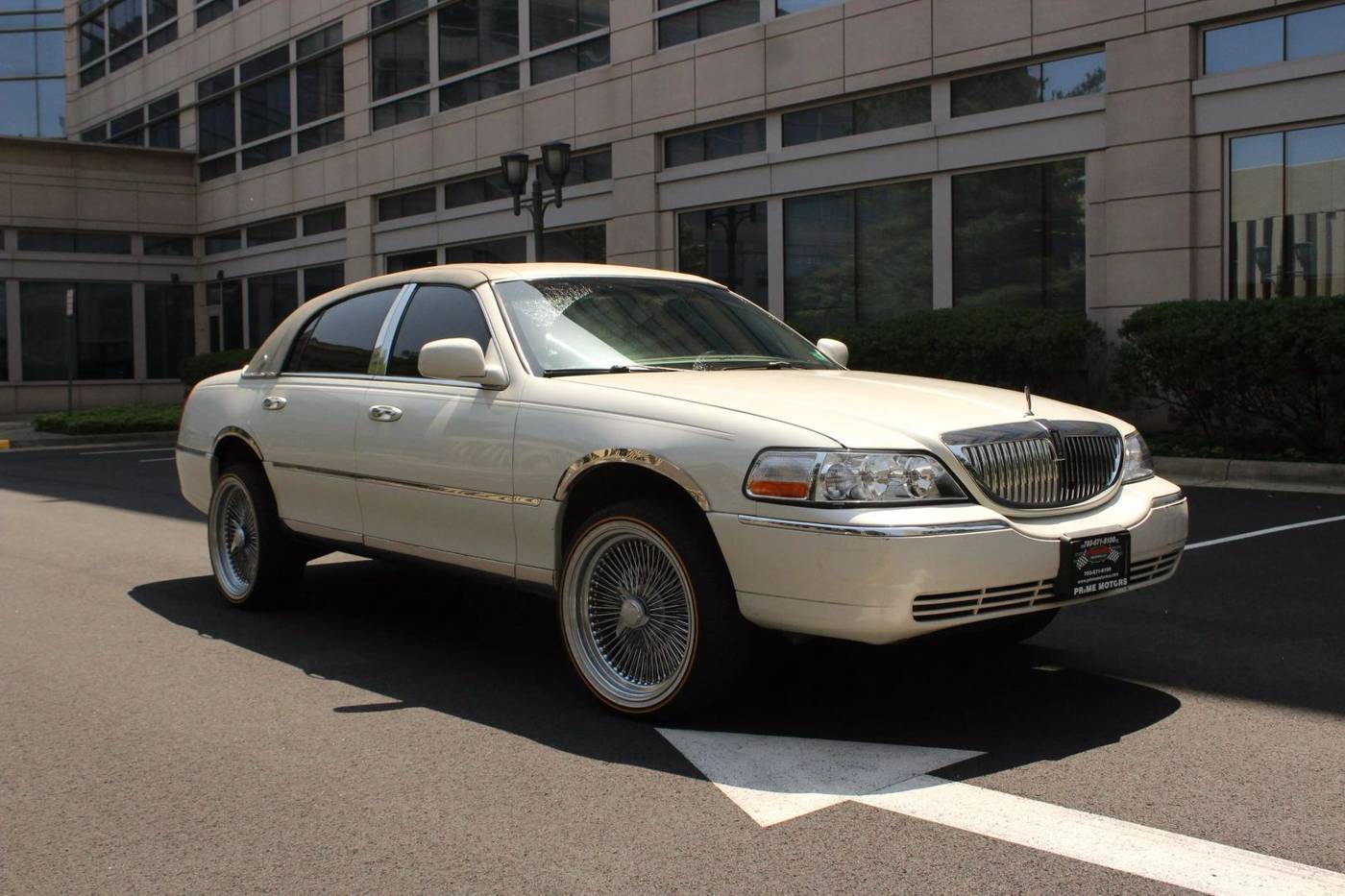 2005 Lincoln Town Car Signature — Sedan — 90,301 mi — Arlington, VA